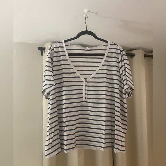 Old Navy Tops - Stripped Light Tee
